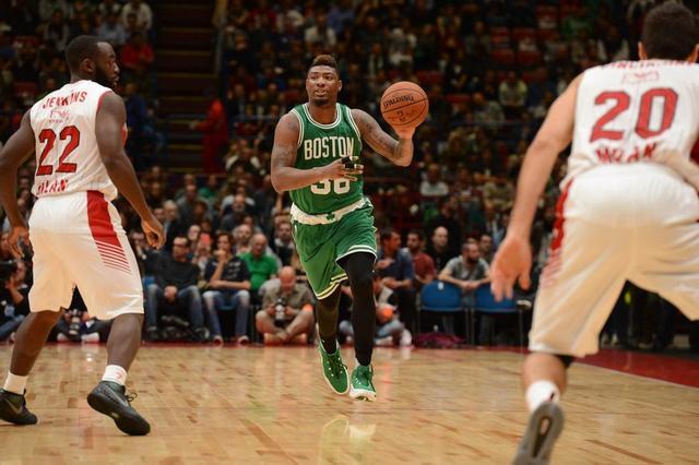 通过积极的 通过积极的