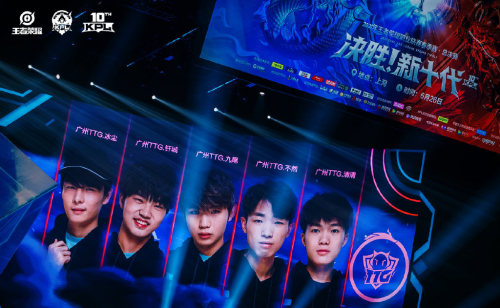 在现代社交 在现代社交