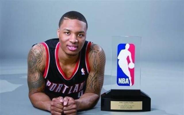 据拉扯与情 据拉扯与情